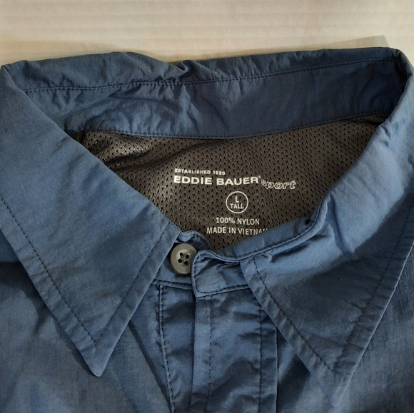 Eddie Bauer Sport Short Sleeve Nylon Fishing Guide Shirt Zip Pockets Men LT Blue - Picture 2 of 4
